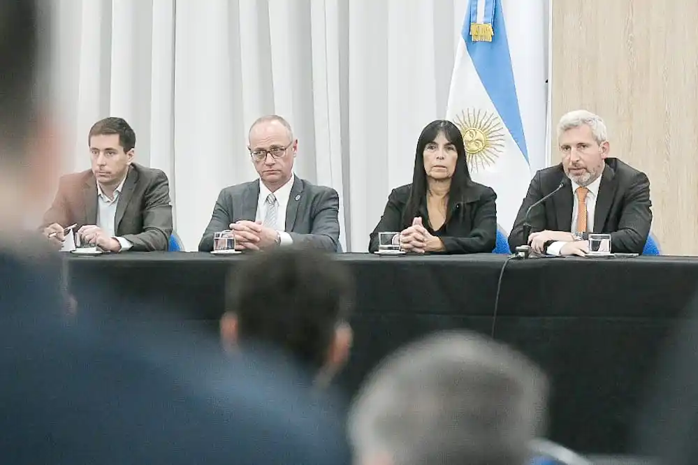 El gobierno presentó su propuesta de Reforma Política y convocó a la oposición a consensuarla