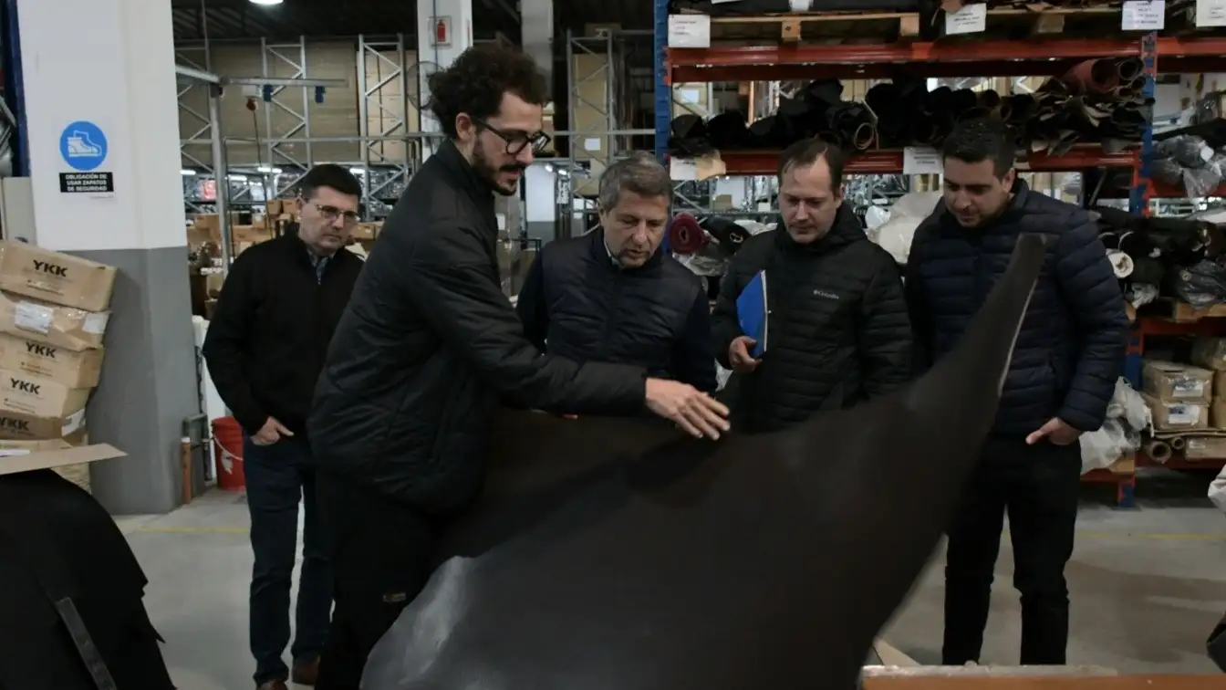 El intendente Damián Bernarte recorrió las instalaciones de la empresa.