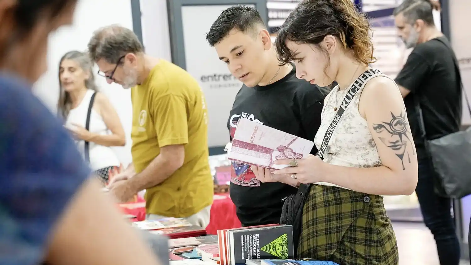 La feria de arte gráfico e ilustración en AURA tuvo una alta convocatoria de público
