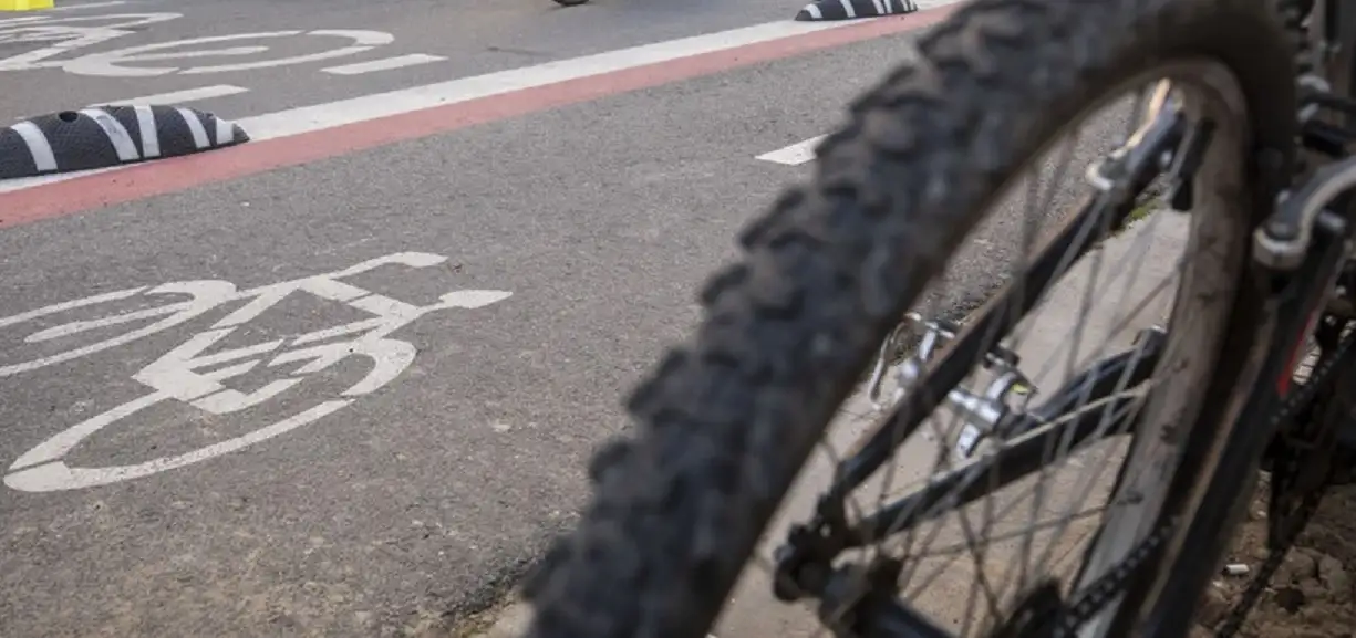 Esos locos bajitos, son un peligro en bici