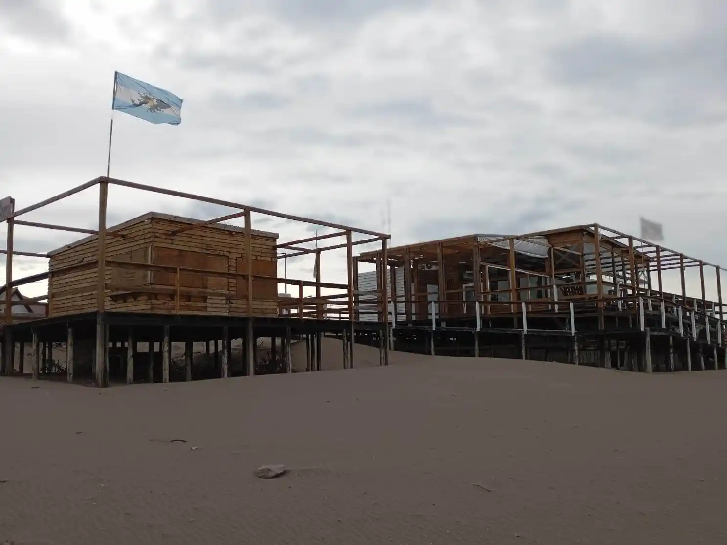 Daniel Velázquez brinda servicios de gastronomía, de playa y –desde este verano- también de camping