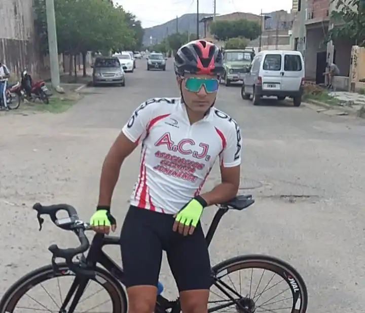 Argentino de Ruta U23: en pelotón, Juan José Paz se “fundió” y no pudo terminar
