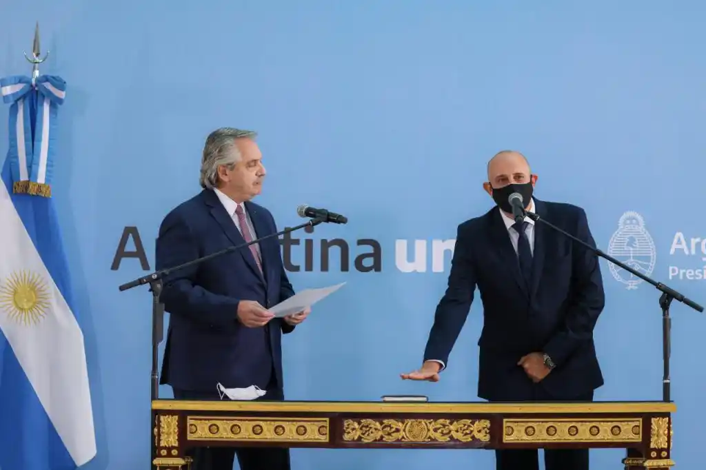 El Presidente tomó juramento como nuevo ministro de Transporte a Alexis Guerrera
