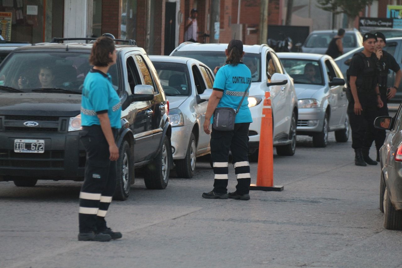 Los puestos de control se instalan en puntos estratégicos de la ciudad.