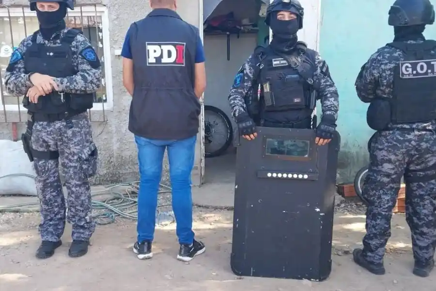 Doble allanamiento en Gálvez por el asalto a una estación de GNC: hay detenidos