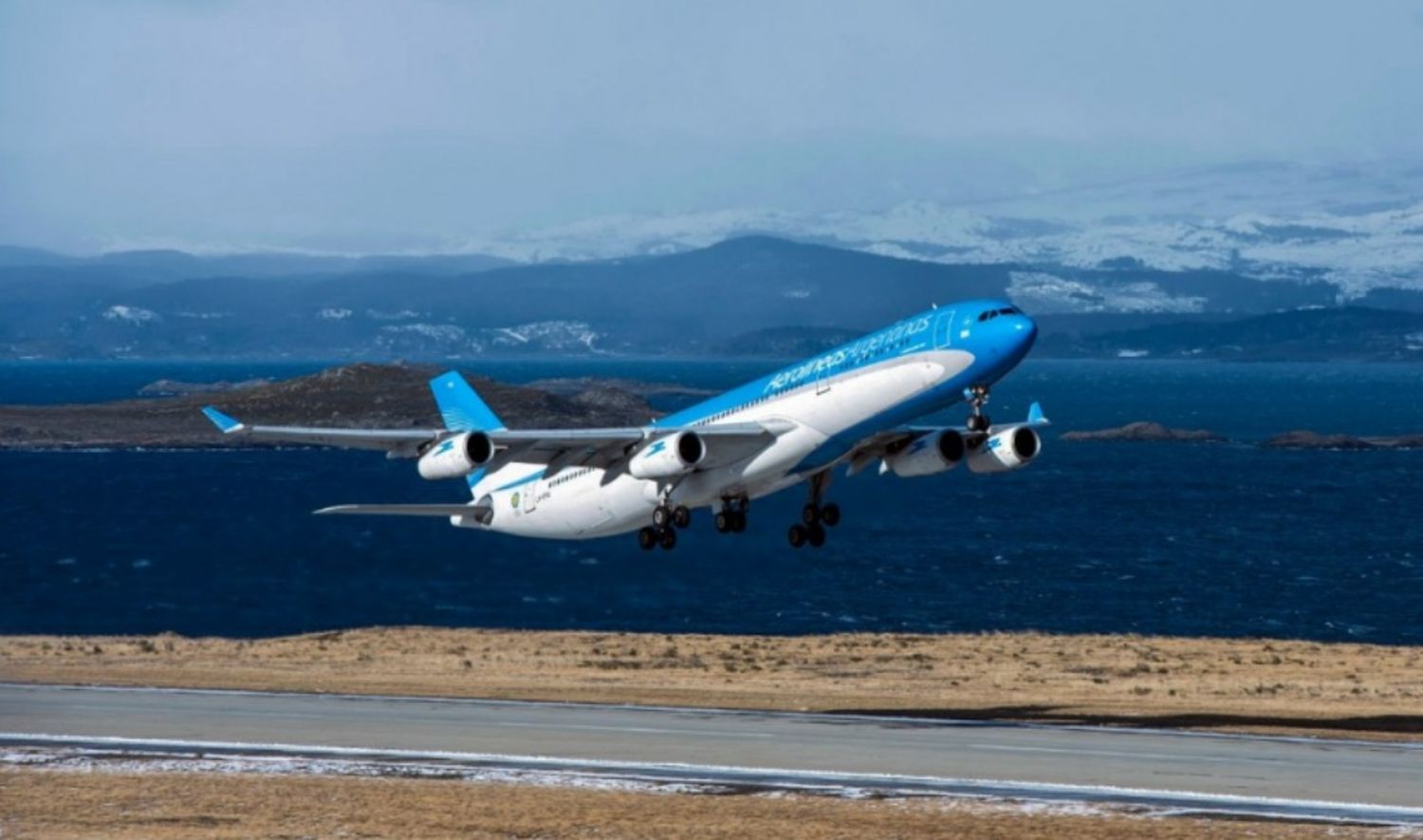 Por una amenaza de bomba, un avión que iba a Ushuaia, aterrizó de emergencia en Chubut