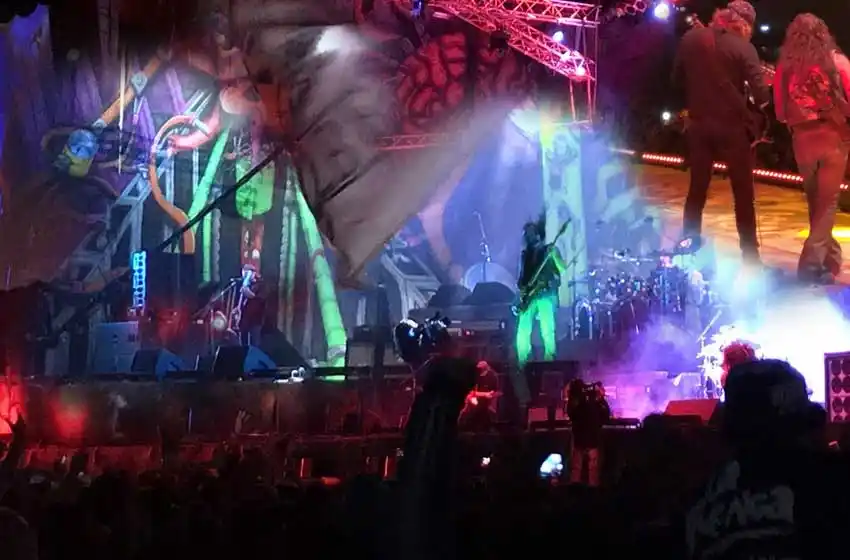 Hicieron patria: a puro rock, La Renga se despidió de Rosario