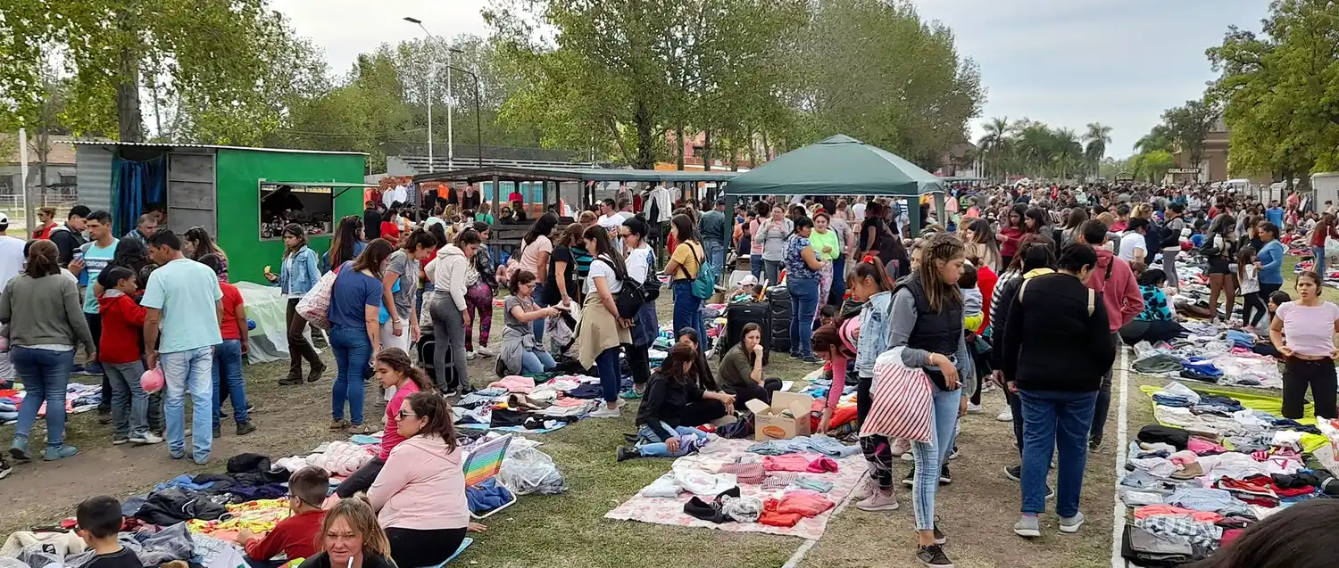 Cada vez se suman más feriantes a la actividad de economía popular.