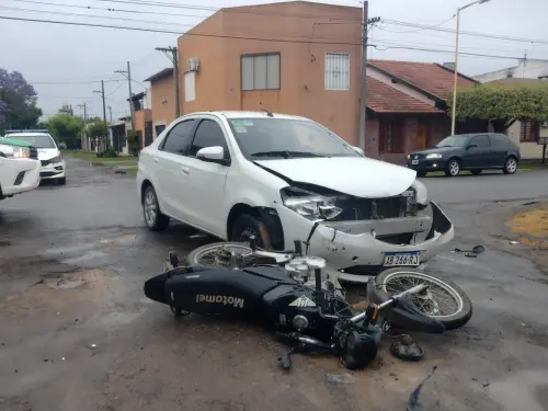 El motociclista sufrió lesiones.
