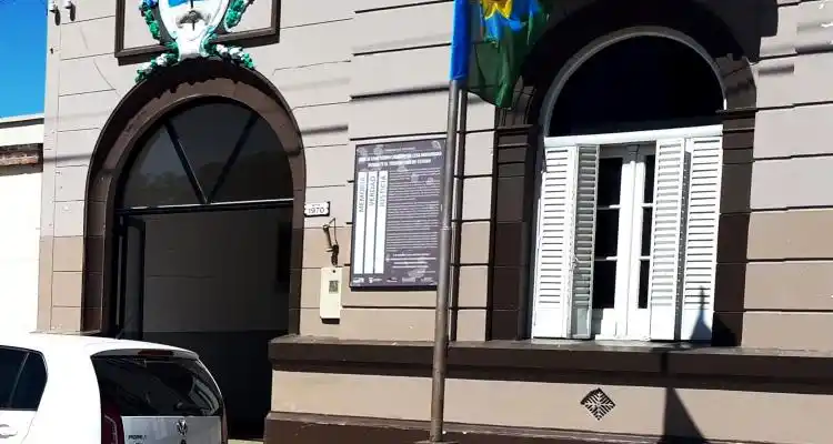 Salió a trabajar y le rompieron la puerta de la casa para robarle