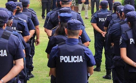 Retornarán este domingo otros dos policías que fueron a prestar servicio a Merlo