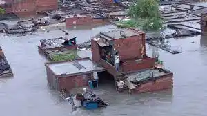 ¡HAY DECENAS DE DESAPARECIDOS! Más de 100 muertos por inundaciones en India y Nepal