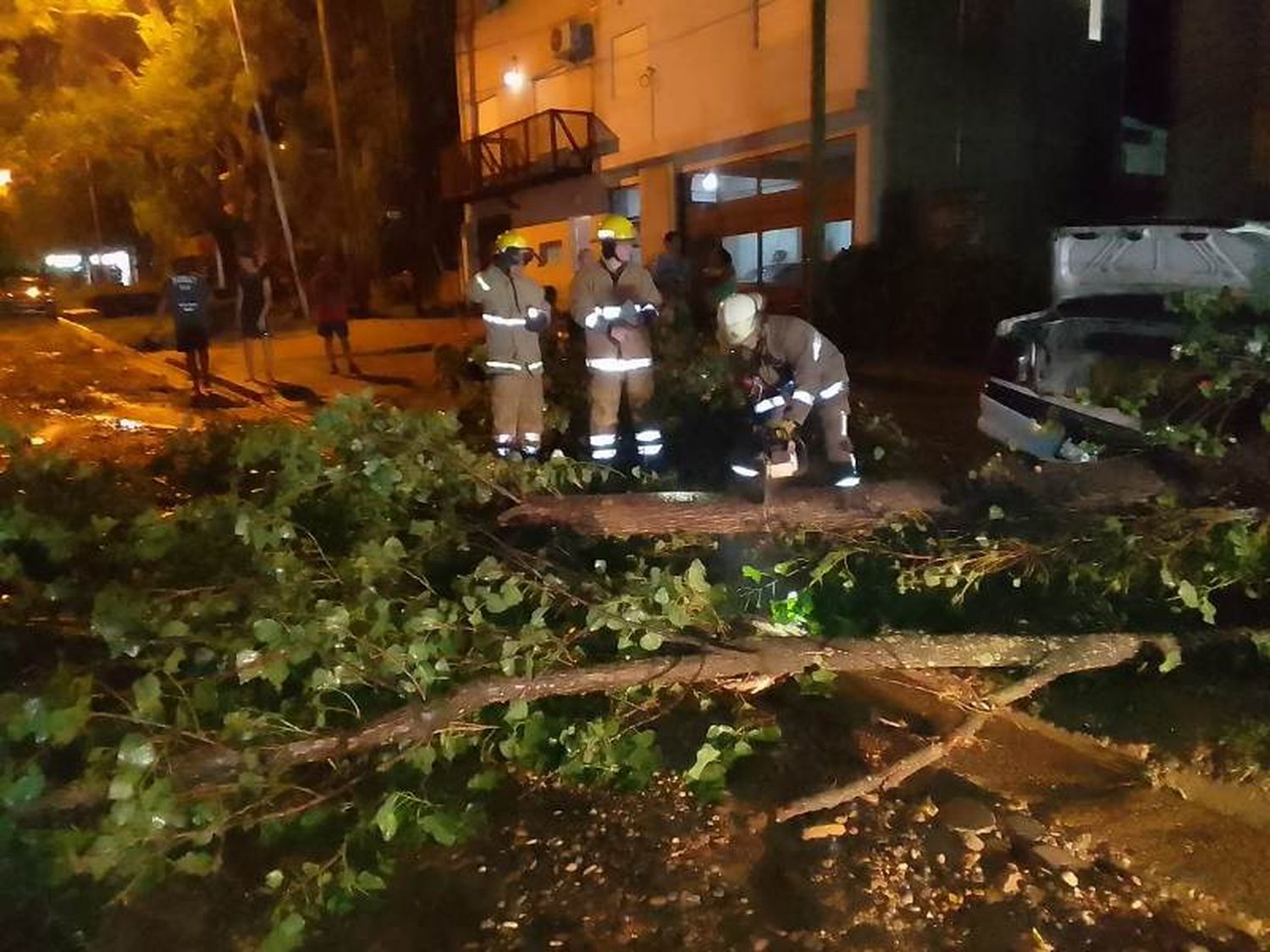 La Municipalidad asiste a familias afectadas por el temporal