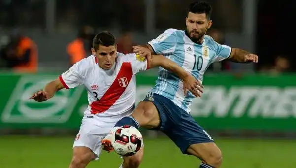 Argentina piensa en Paraguay: ¿sale el Kun?