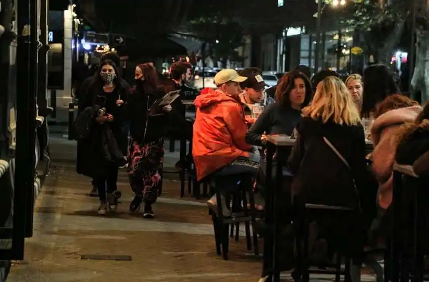 Coronavirus en Santa Fe: ya no se tomará la temperatura para ingresar a un lugar y se termina el límite de ocupación