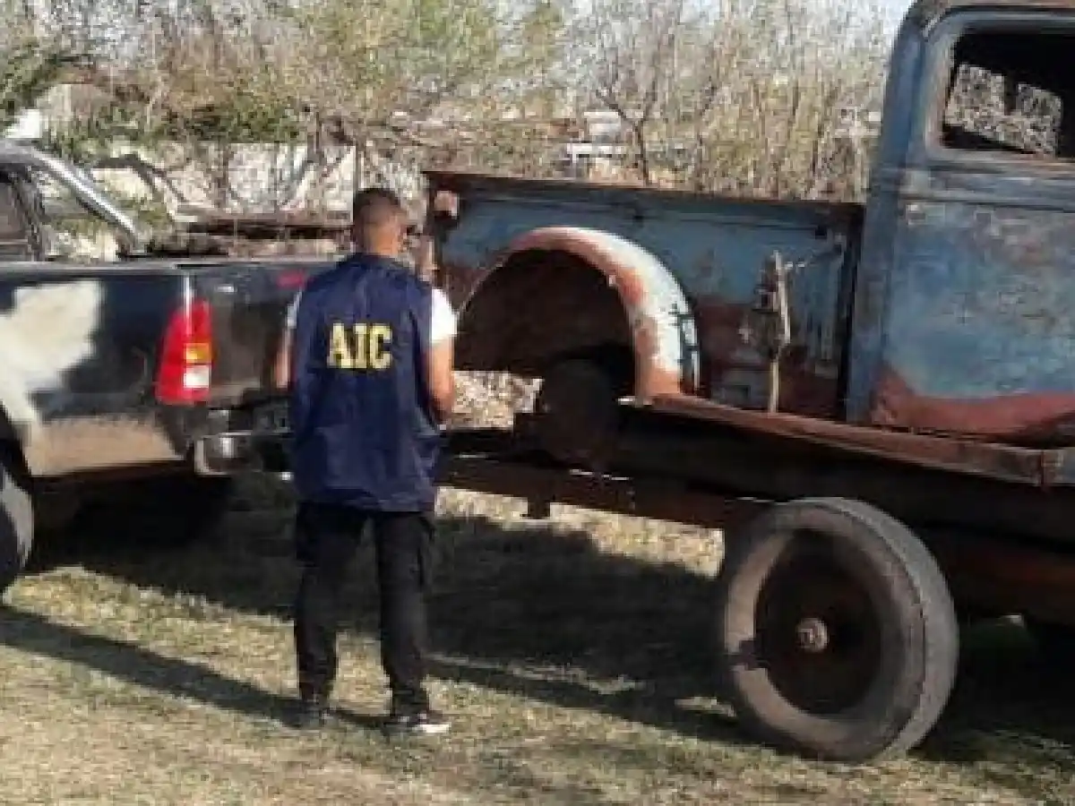 Recuperan en Freyre camioneta de colección sustraída en Bauer y Sigel