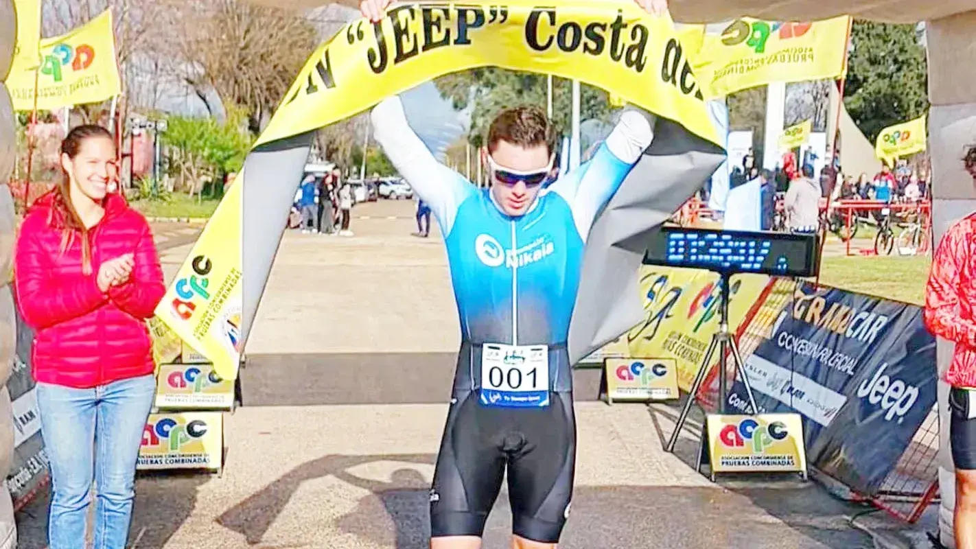 Los concordienses Eduardo Pelichero y Ana Brunini se quedaron con el Duatlón de San Salvador