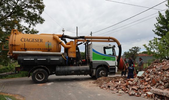 Cloacas tapadas: esperan el regreso del desobstructor de la Provincia