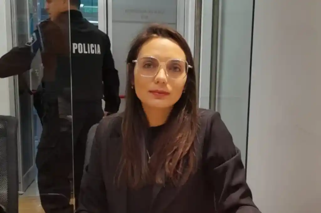 De acuerdo a la acusación formulada por la fiscal Georgina Díaz, los hechos habrían ocurrido en dos viviendas de Reconquista, donde la imputada pactaba las entrevistas con hombres.