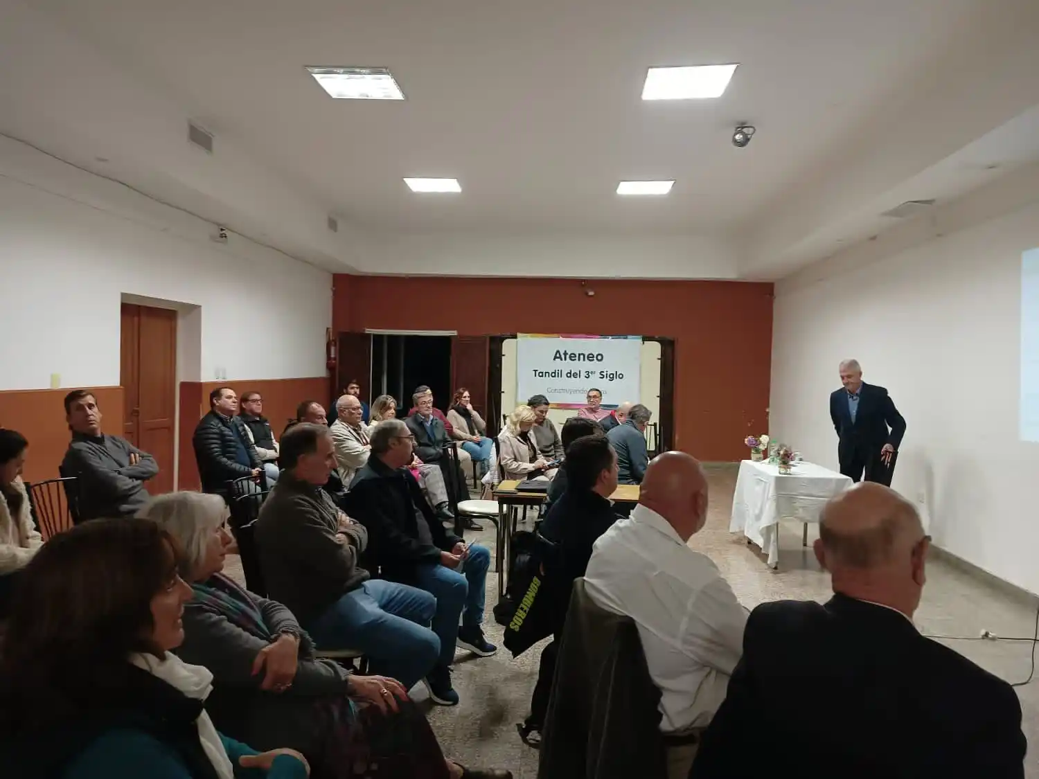 Héctor Ragnoli brindó una charla sobre concientización vial