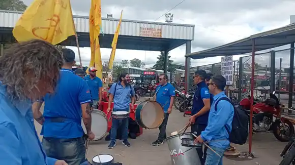 Protesta de choferes de la línea 60 en Ingeniero Maschwitz: qué reclaman y cómo afecta al servicio hoy viernes 21