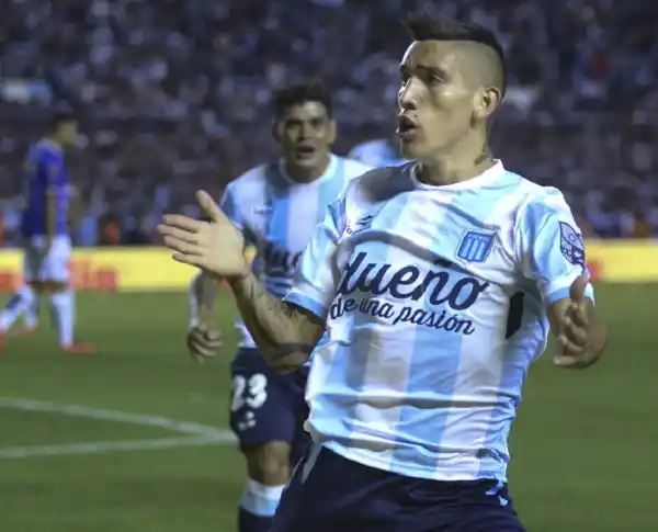 Racing acordó la vuelta de Ricardo Centurión