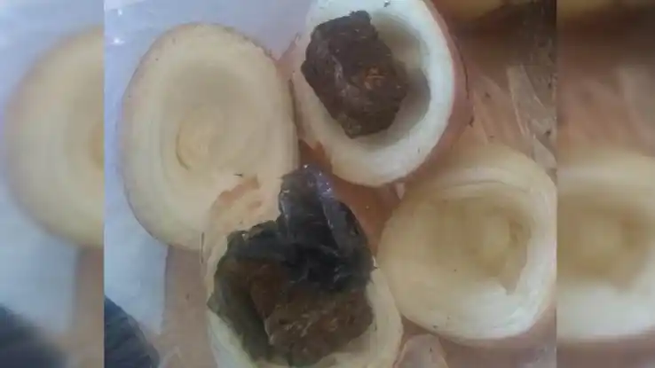 Alvear: Le mandó al hermano preso una encomienda con cebollas que ocultaban marihuana