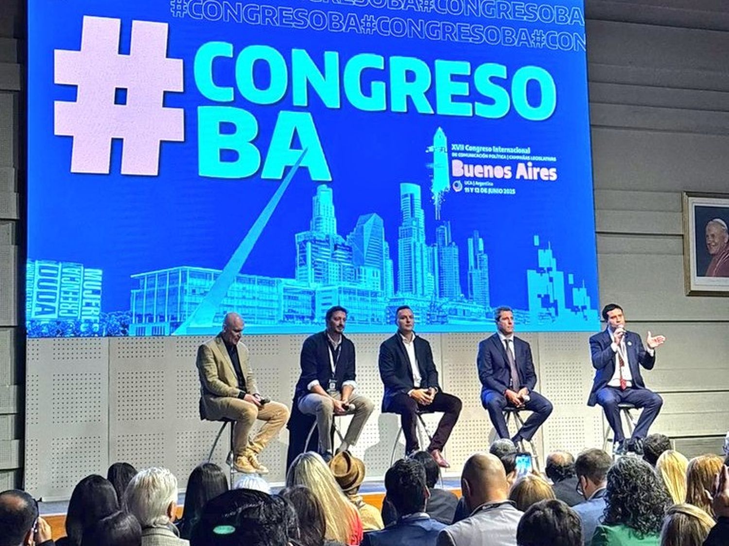 El panel de la polémica.