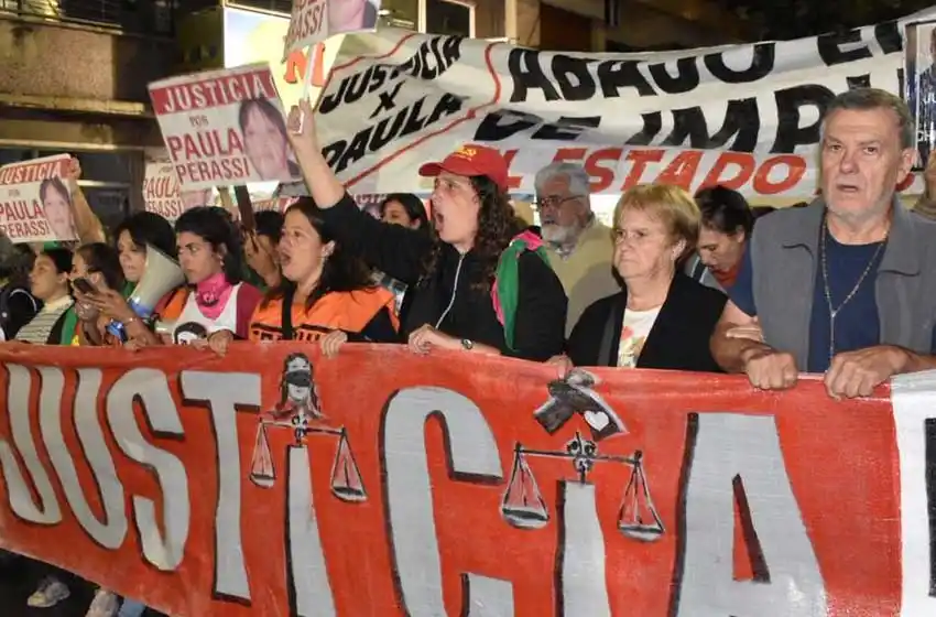 La familia Perassi, de pie: multitudinaria movilización para pedir por Paula