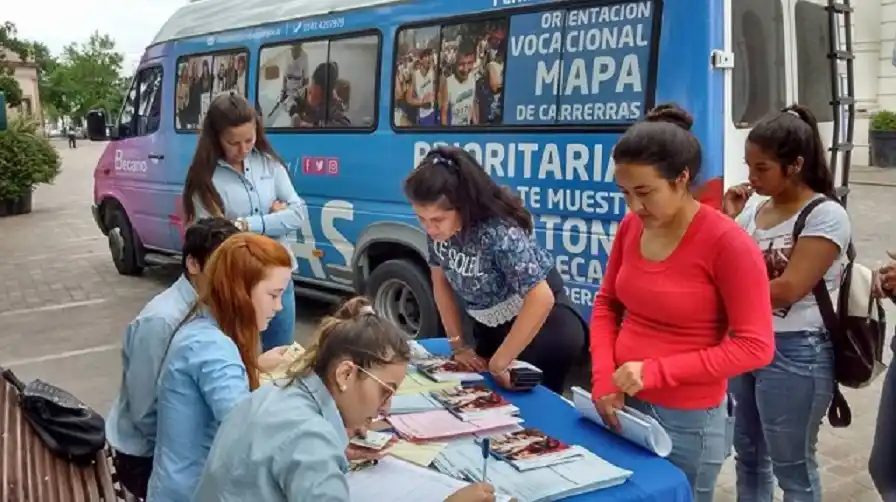 El Gobierno anunció el aumento de las becas en la provincia