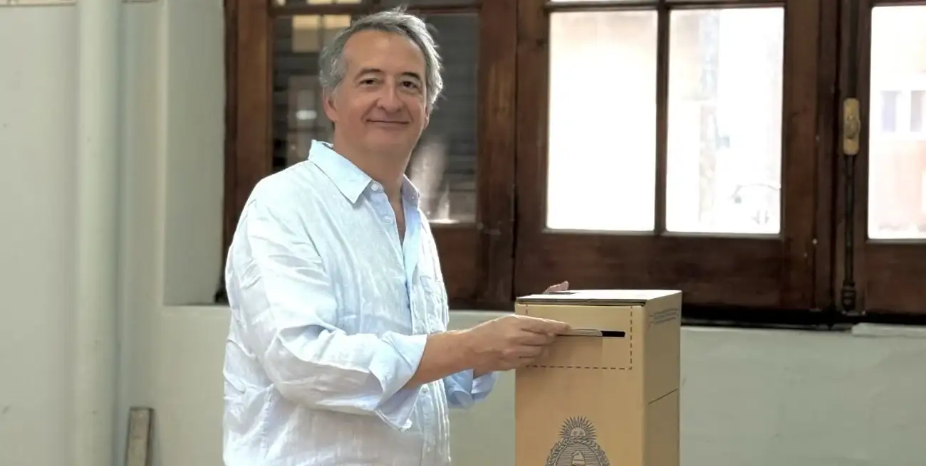 Mayoraz este domingo emitiendo su voto. Crédito: Prensa Nicolás Mayoraz