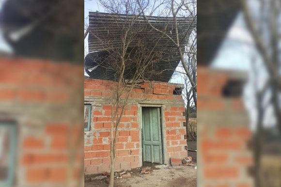 Tormenta: dos techos volados durante la madrugada