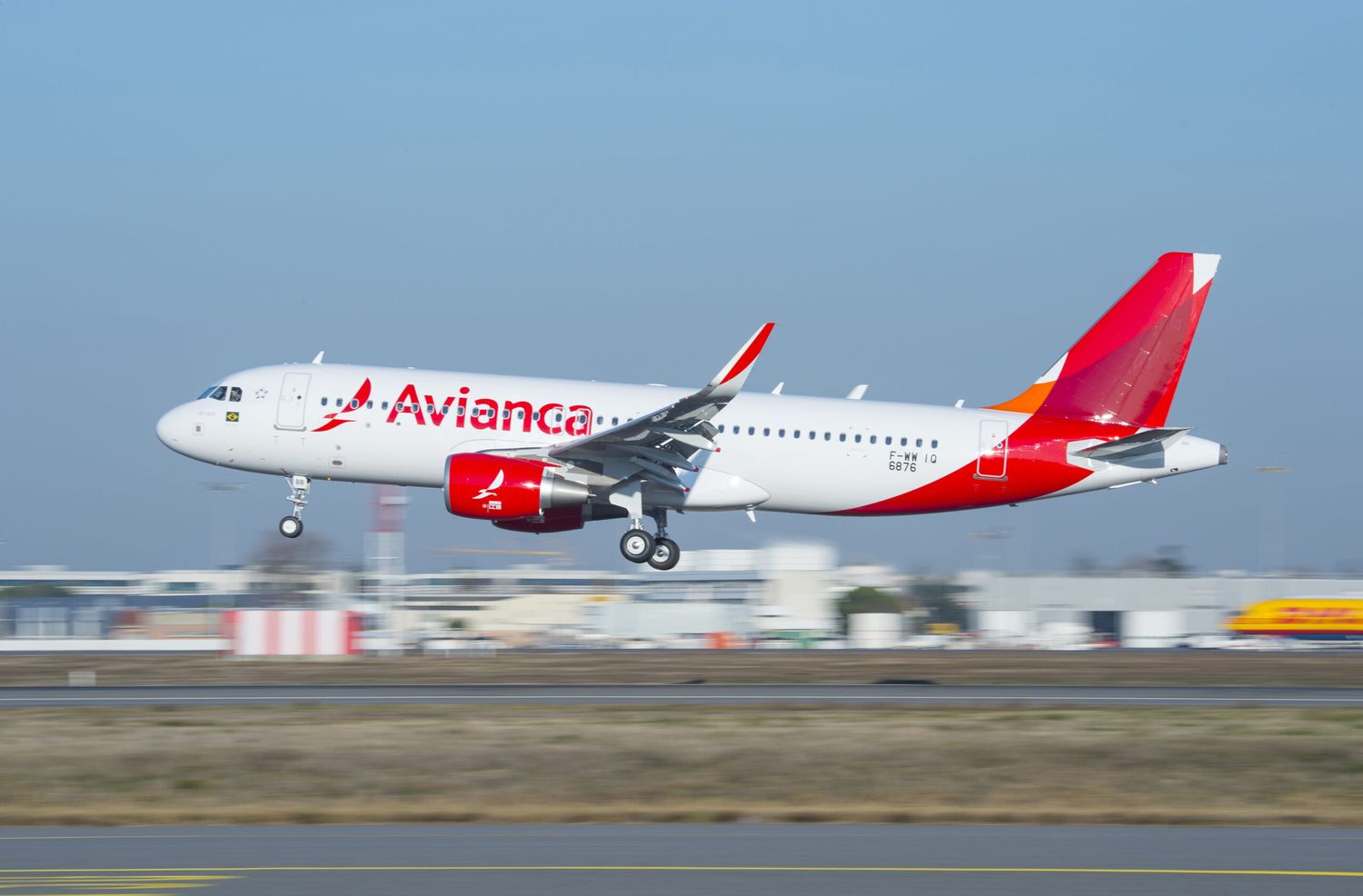 Avianca suspende dos rutas entre Colombia y Ecuador