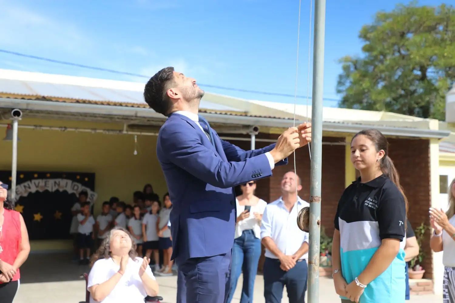Pullaro inauguró un aula y dio inicio al ciclo lectivo provincial desde una escuela rural