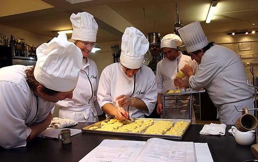 De cara a la temporada de verano, 49 trabajadores gastronómicos se capacitaron en manipulación de alimentos
