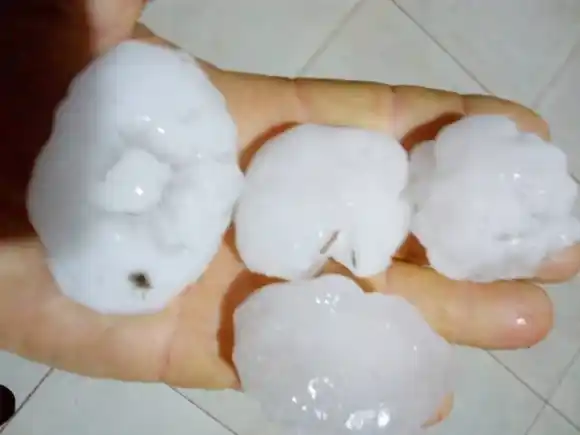 Piedras de gran tamaño  cayeron en la región