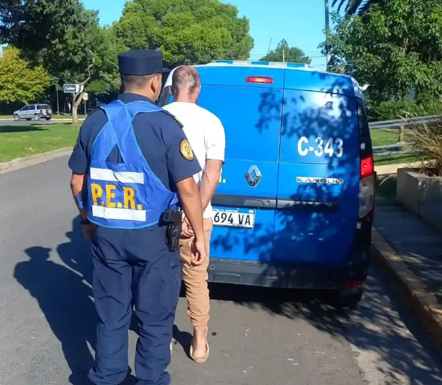 Crespo: detuvieron a un hombre que habría amenazado y perseguido a un joven en inmediaciones de Plaza Sarmiento