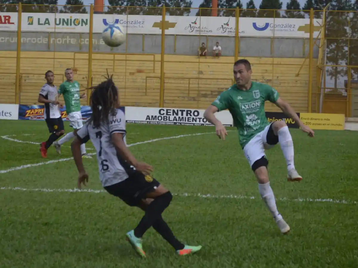Se bajaron tres rivales de Sportivo