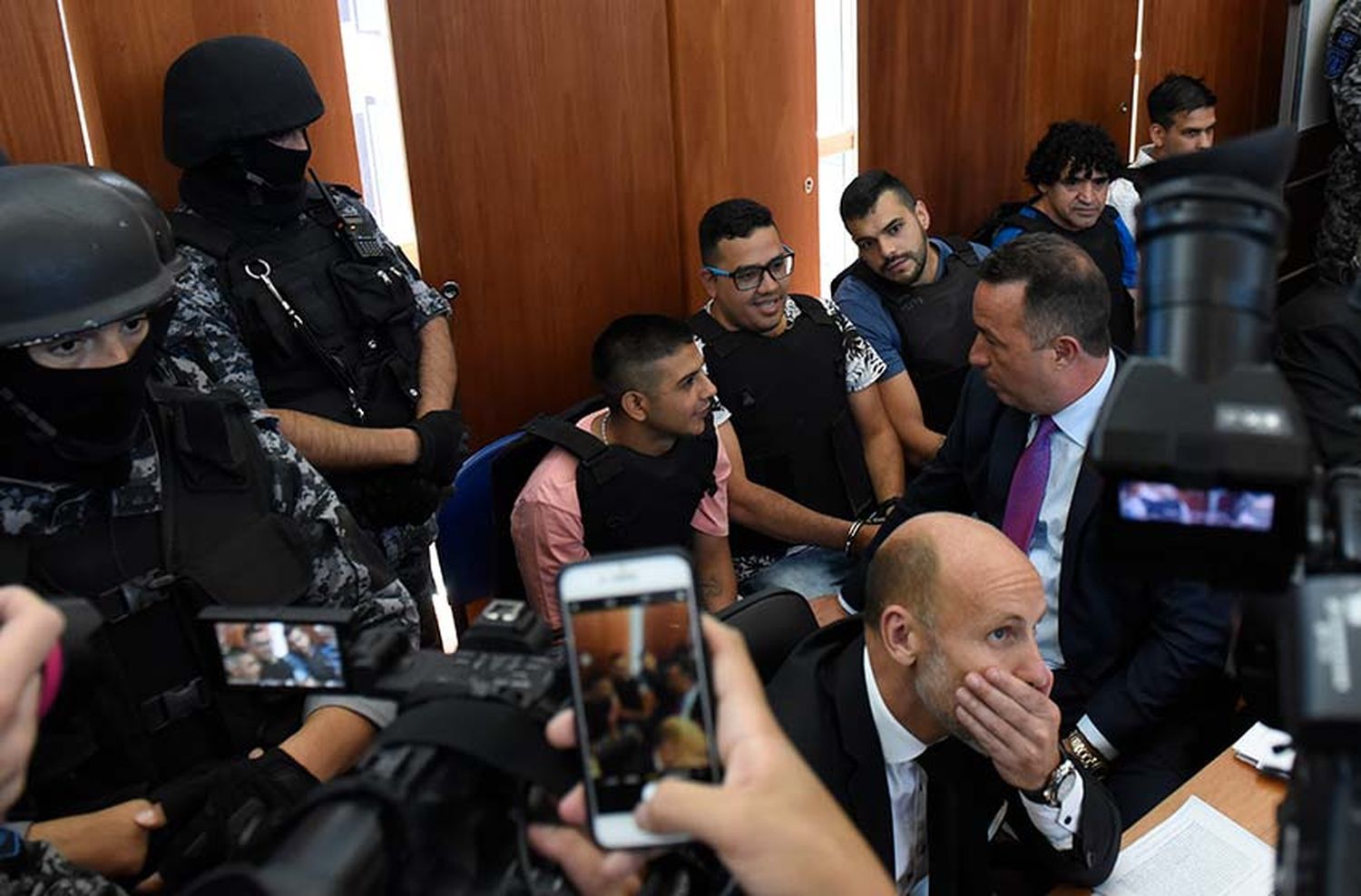 Testigo acusó a un policía de condicionar su testimonio