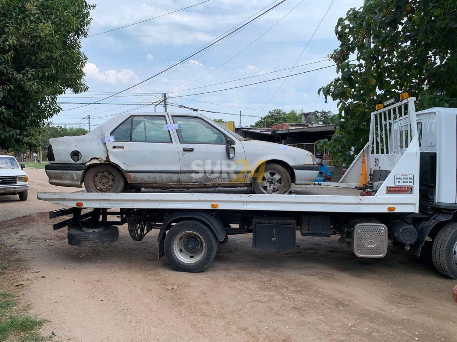 En nuevo operativo, el Municipio retiró tres autos abandonados en la vía pública