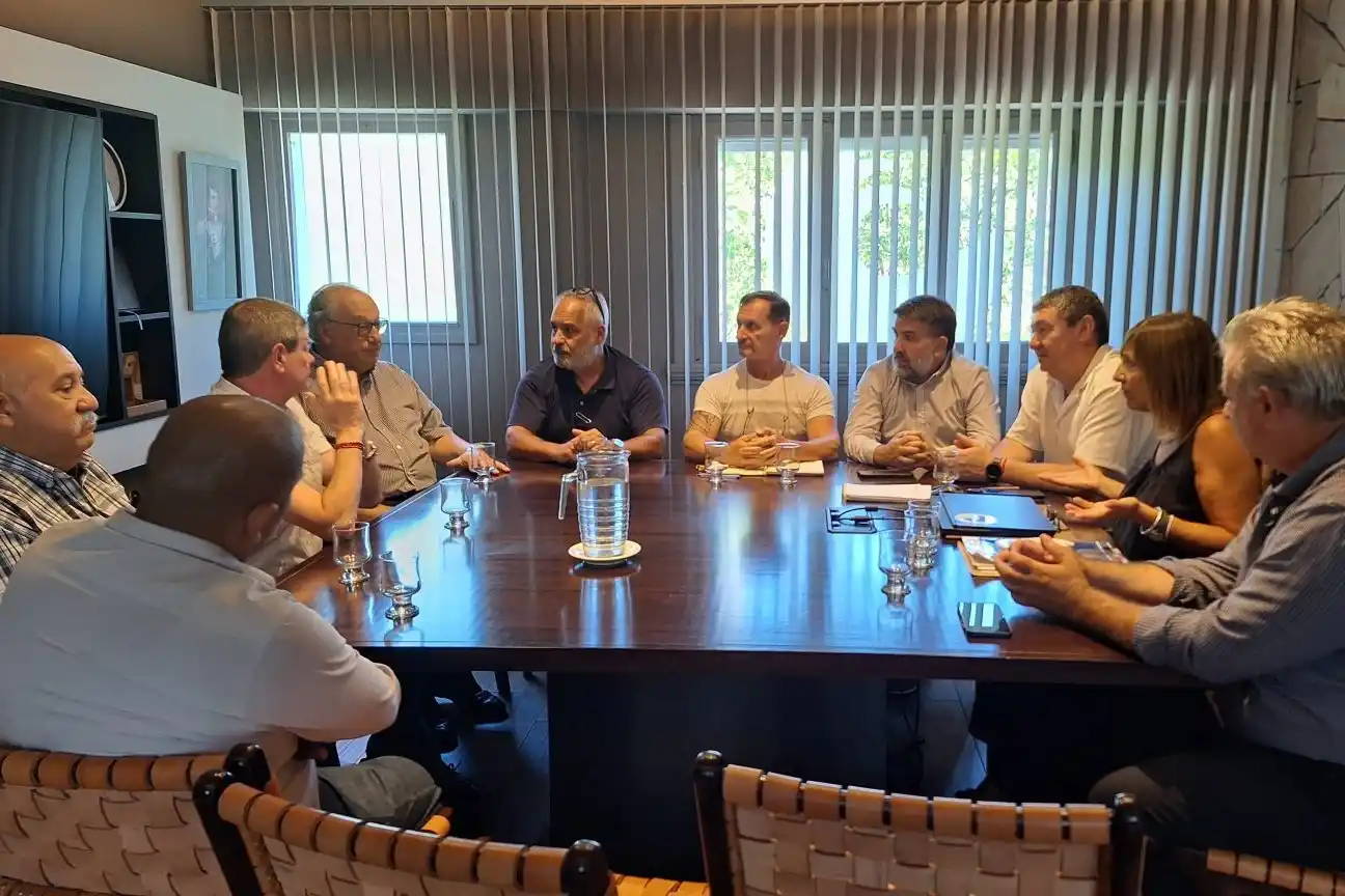 Uno de los puntos centrales fue la continuidad de la Universidad Popular, iniciativa que articula a la UNMDP con organizaciones sindicales.