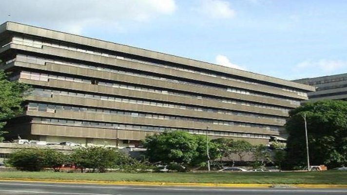 DE UN TIRO EN LA CABEZA: matan a trabajador que trató de evitar el robo en un autobús en Catia