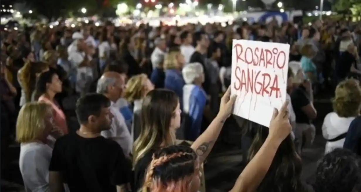 Rosarinos pidieron seguridad, paz y justicia al pie del Monumento