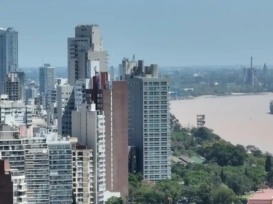 El proyecto establece que sean las empresas desarrolladoras las responsables de adquirir, instalar y mantener los generadores en los edificios. Foto: Archivo / Fernando Nicola.