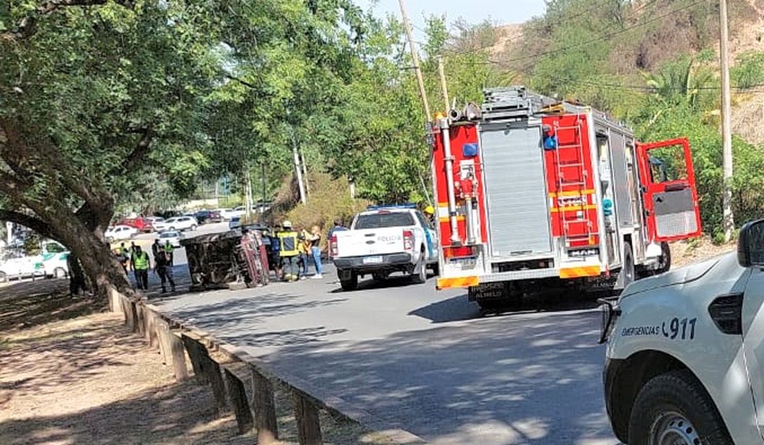 Volcó un auto en la subida de Náutico