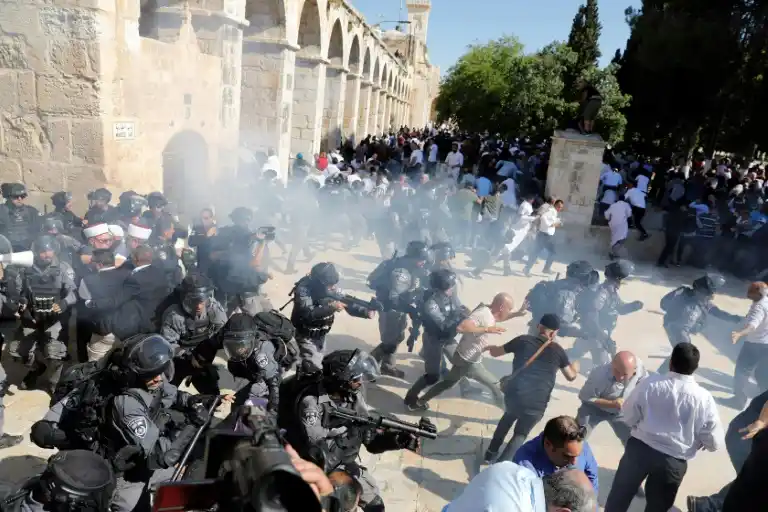 Decenas de heridos en choques en la Explanada de las Mezquitas en Jerusalén