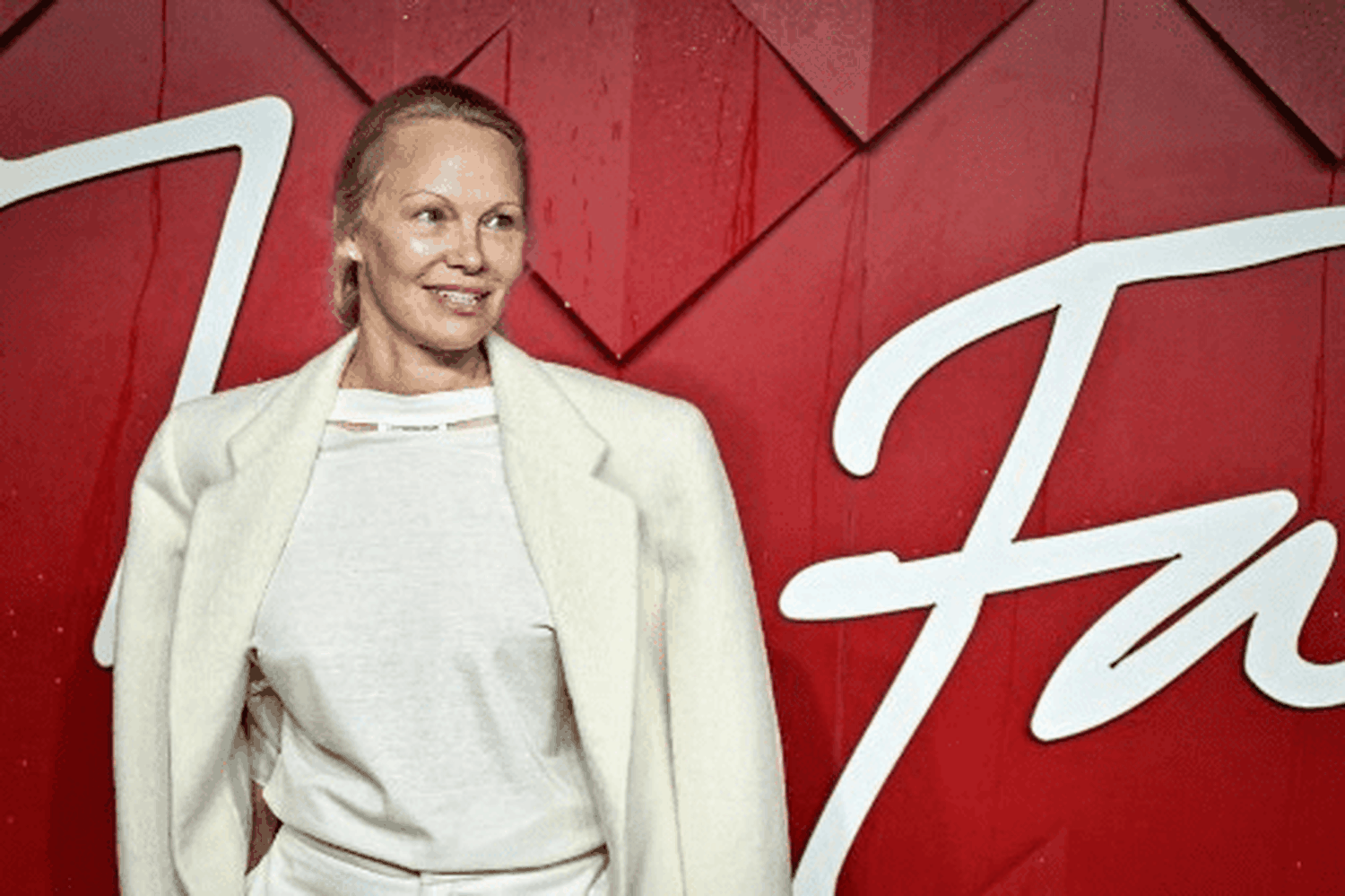 Pamela Anderson ha sorprendido por su decisión. Foto AFP