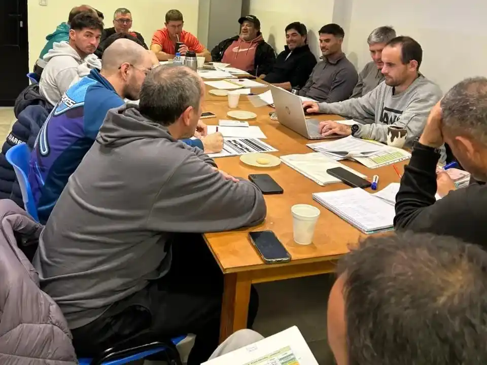Representantes de los municipios intervinientes durante la reunión