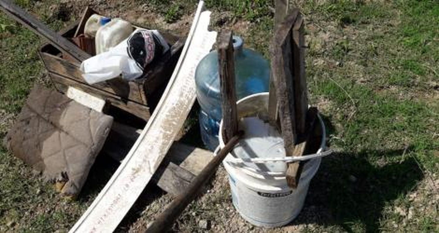 Tiran basura en barrio ajeno