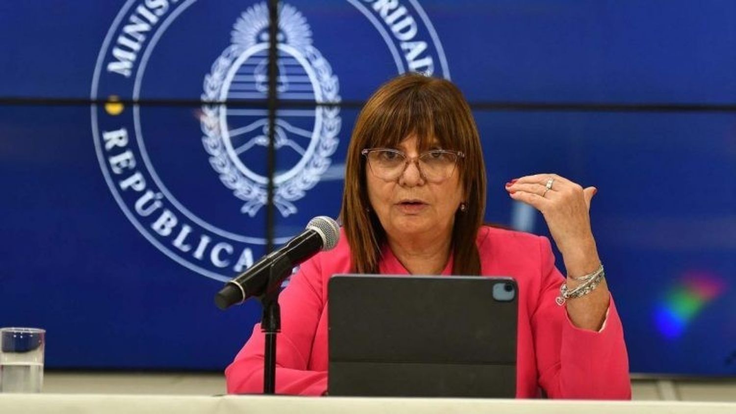 “Hay un montón de personas que están detenidas y enfermas, esto ya se ha convertido en una venganza”, consideró Bullrich en declaraciones radiales.